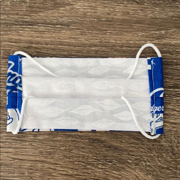 KID size Los Angeles Dodgers face mask - Picture 2 of 2